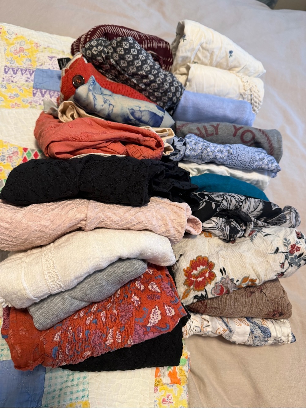 Women's blouse bundle 23 pieces small- large mostly medium